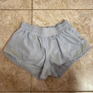 Blue Lululemon Hotty Hot low rise 2.5 inch size 4